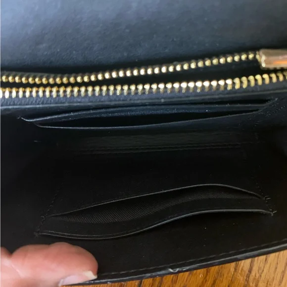 Reserved 🚫
Do not buy❌
Coach Black Wallet (Great Condition) - Picture 5 of 6